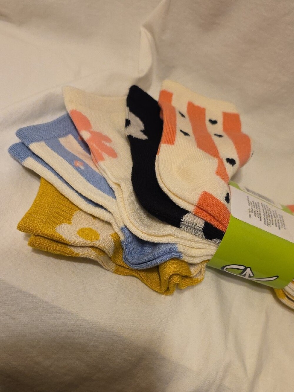 Journey Floral Crew Socks - Yellow Daisy Pattern And 4 Other Designs - Picture 3 of 5